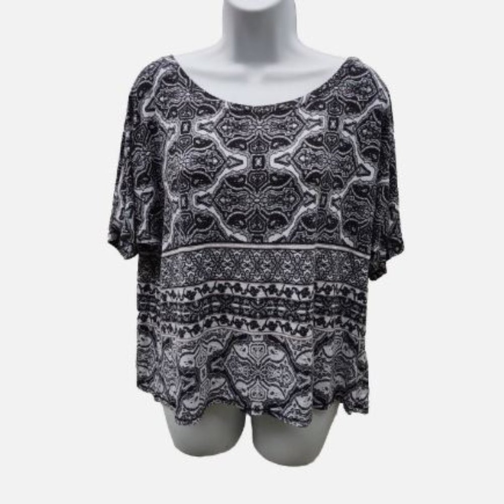 Cato Women's Size XL Plus Black & White Short Sleeve  Top Shirt Silver accent